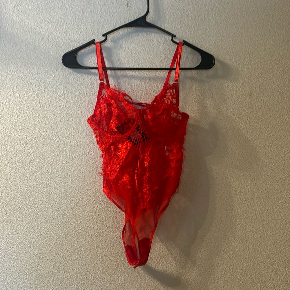 NWT Fashion Nova helplessly romantic teddy size small
